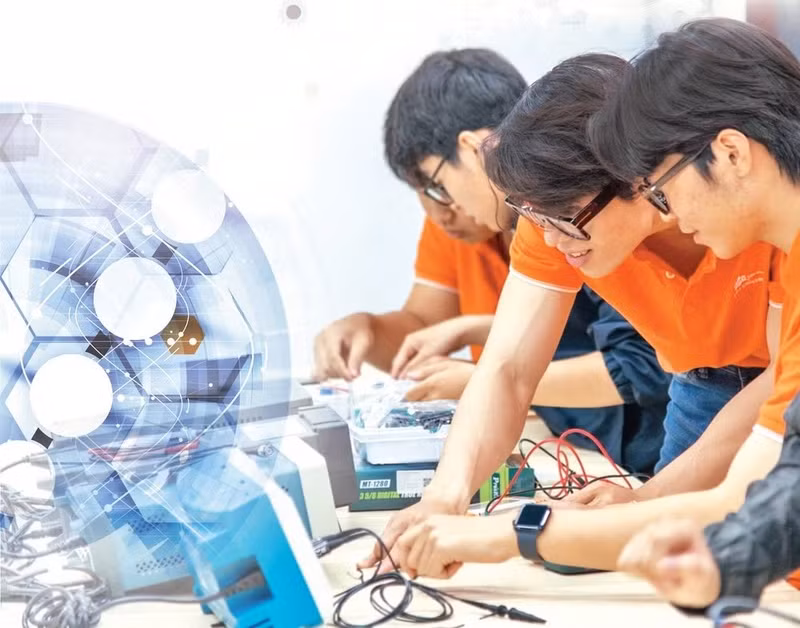 The 2026 university admissions season sees 467,590 applicants choose STEM disciplines.