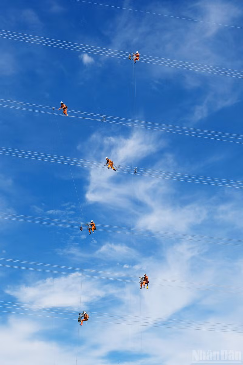 Work: A love song among the clouds. Author: Luong The Tuan