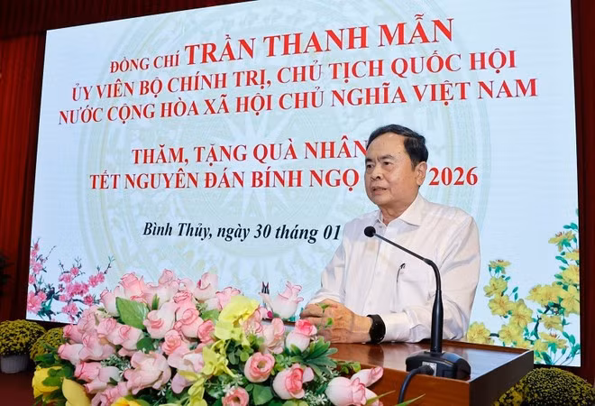 NA Chairman Tran Thanh Man speaks during a meeting with people in Binh Thuy ward, Can Tho city, on January 30. (Photo: VNA)