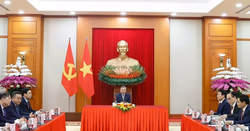 General Secretary of the Communist Party of Viet Nam Central Committee To Lam holds phone talks with the President of the Republic of Korea Lee Jae Myung on January 30. (Photo: VNA)