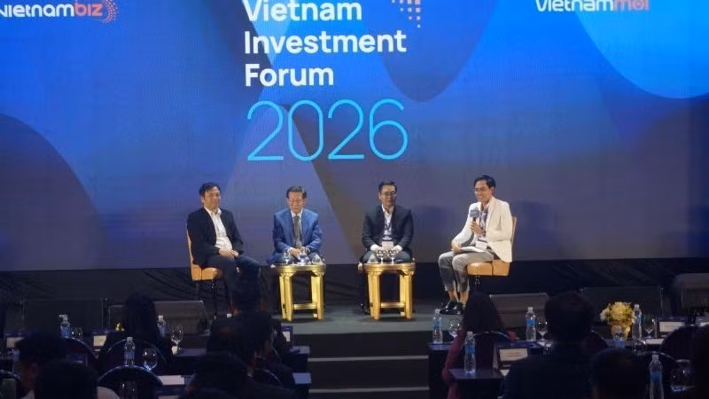 Economic experts discuss at the "Viet Nam Investment Forum 2026" held in Ho Chi Minh City.