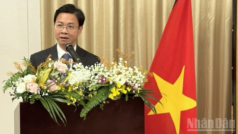 Deputy Minister of Foreign Affairs Ngo Le Van speaks at the ceremony. (Photo: Trung Hung)