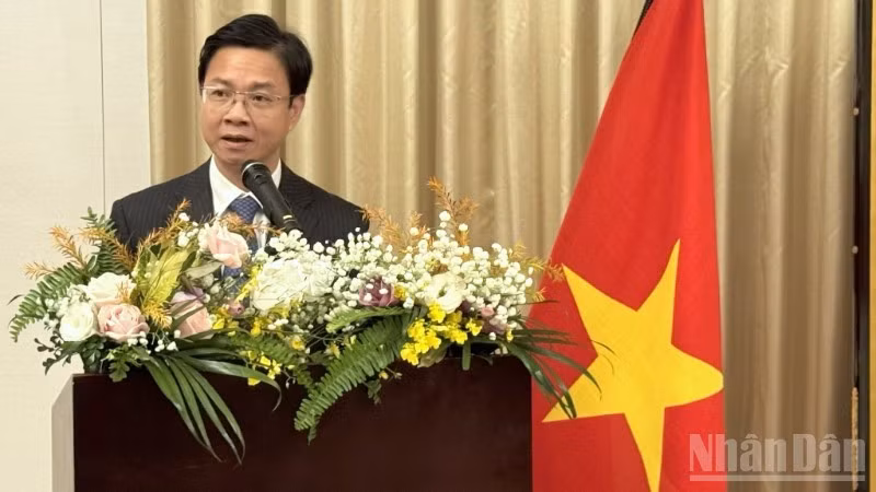 Deputy Minister of Foreign Affairs Ngo Le Van speaks at the ceremony. (Photo: Trung Hung)