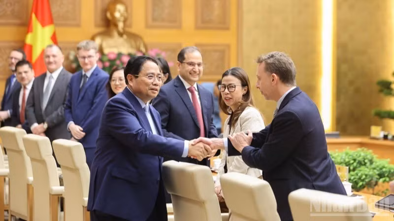 Prime Minister Pham Minh Chinh and UK businesses. (Photo: NDO)