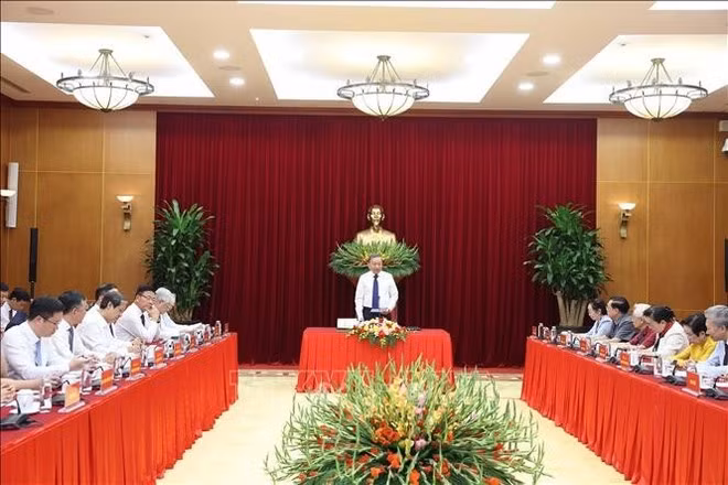 Party General Secretary To Lam at the meeting with the Standing Board of the VAPE Central Committee, September 16, 2025. (Photo: VNA)