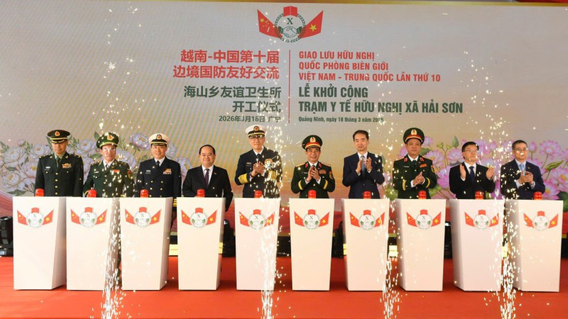 Senior defence officials from Viet Nam and China attend the groundbreaking ceremony for the Hai Son Friendship Medical Station on March 18.