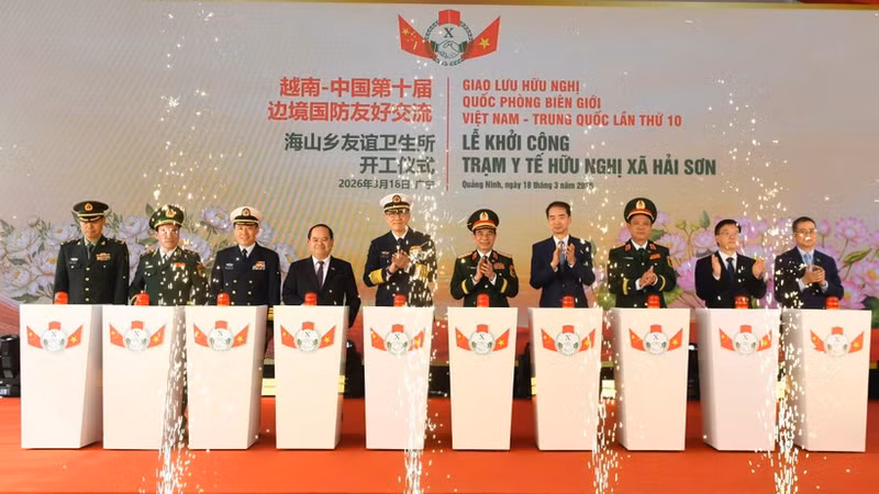 Senior defence officials from Viet Nam and China attend the groundbreaking ceremony for the Hai Son Friendship Medical Station on March 18.