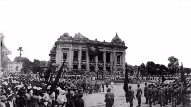 The August Revolution rally in Ha Noi in full fervour. (Photo: VNA)