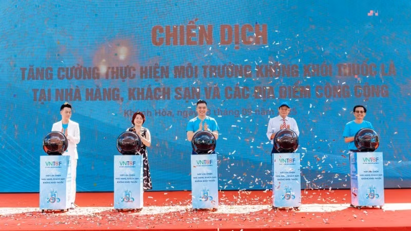 The launch ceremony of the campaign to strengthen smoke-free environment in Khanh Hoa Province