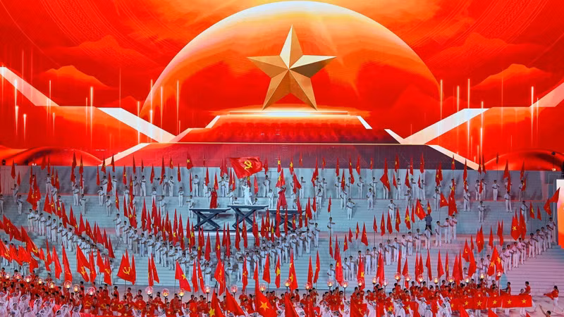 A highlight performance at the special artistic programme Duoi la co ve vang cua Dang (Under the Party’s glorious flag), on the evening of January 23, 2026. (Photo: Dang Khoa–Thuy Nguyen)