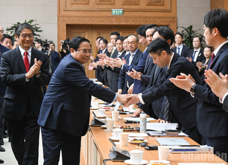 Prime Minister Pham Minh Chinh meets with leaders of Japanese businesses. (Photo: VNA)