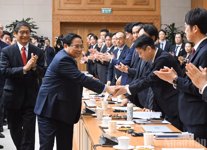 Prime Minister Pham Minh Chinh meets with leaders of Japanese businesses. (Photo: VNA)