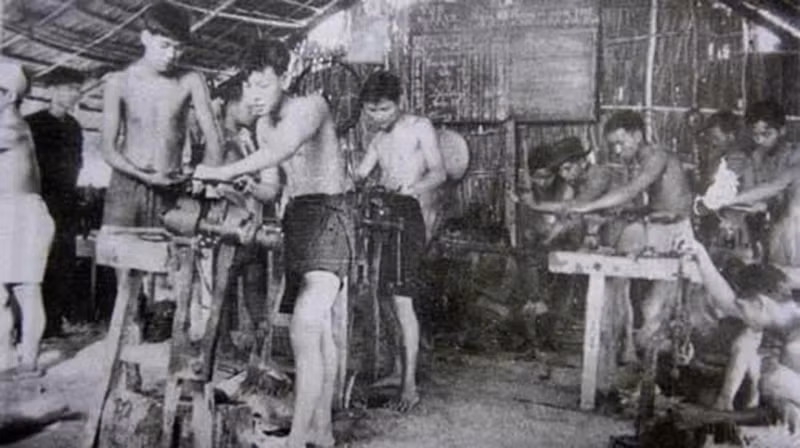 A scene from the documentary Cong Binh Xuong Khu 8 (Military Engineering Workshop of Zone 8).
