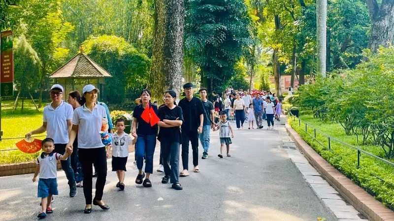 The tourism industry serves about 5.5 million visitors during the National Day holiday.