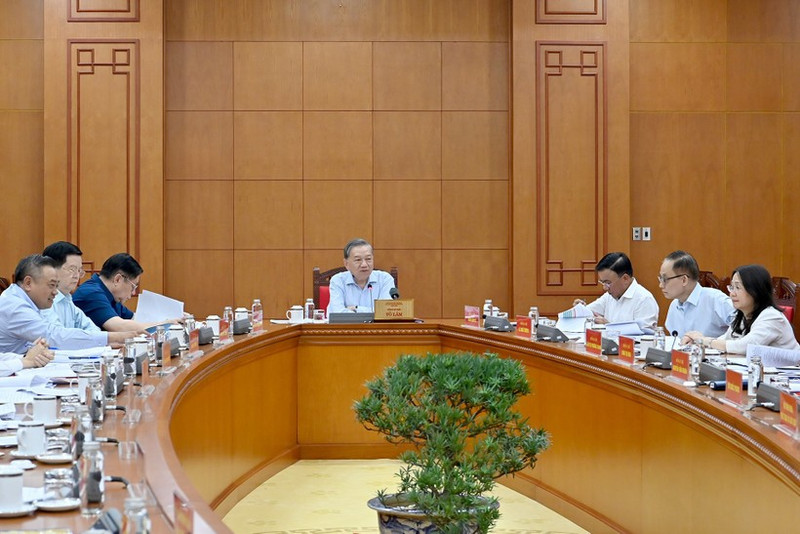 Party General Secretary To Lam (middle) addresses the meeting. (Photo: NDO)