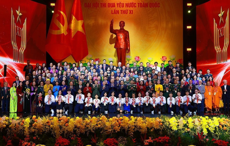 Party General Secretary To Lam, State President Luong Cuong, and Prime Minister Pham Minh Chinh, along with delegates at the 11th National Patriotic Emulation Congress. (Photo: VNA)