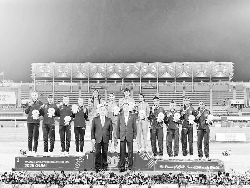 The Vietnamese women’s relay team (left) celebrates after winning the silver medal in the 4x400m relay at the Asian Athletics Championships.