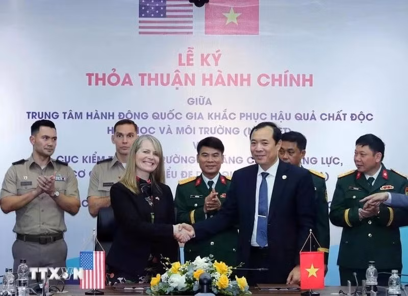 At the signing ceremony (Photo: VNA)