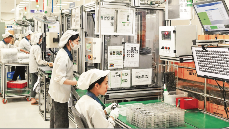 Workers at the factory of Hyundai Kefico Viet Nam Co., Ltd., Dai An Industrial Park, Hai Phong City. (Photo: DANG ANH)