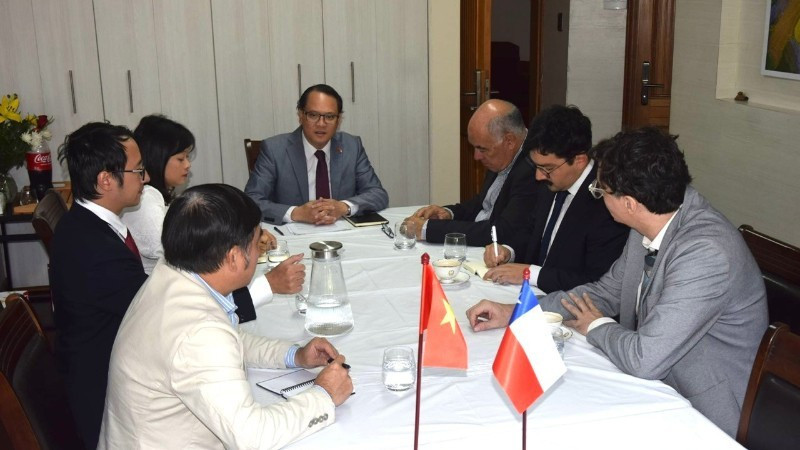 Scene of the press meeting. (Photo courtesy of the Embassy of Viet Nam in Chile)