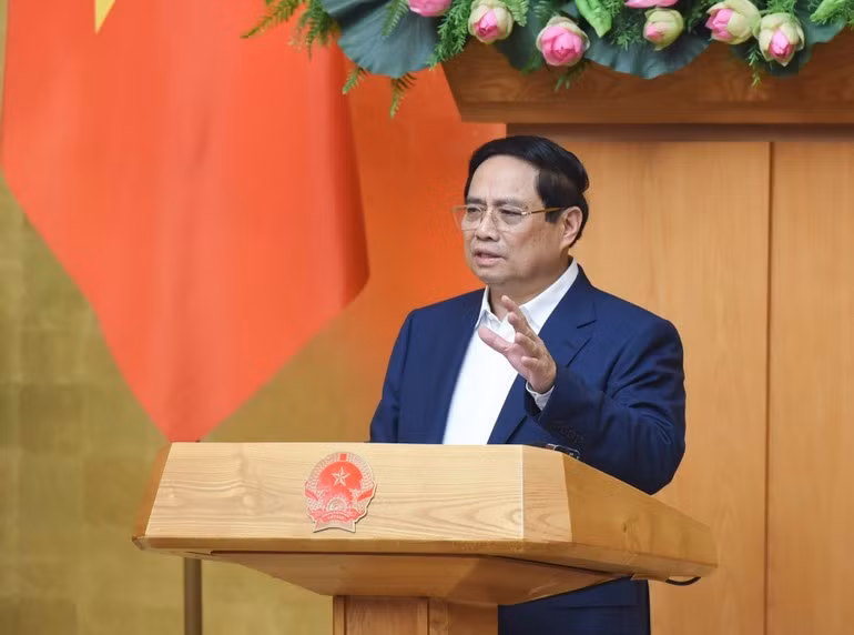 PM Pham Minh Chinh chairs the Government's meeting for May on June 4. (Photo: NDO)