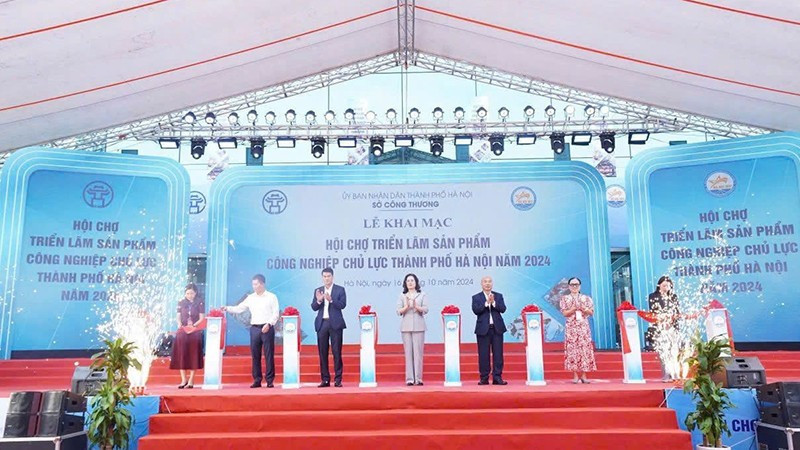 The ribbon-cutting ceremony to open the fair