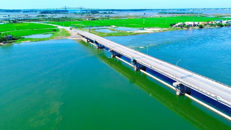 Thao Long Dam prevents saltwater intrusion and keeps fresh water for the downstream of the Huong River.