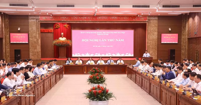 The fifth conference of the 18th-tenure Ha Noi Party Committee (Photo: VNA)