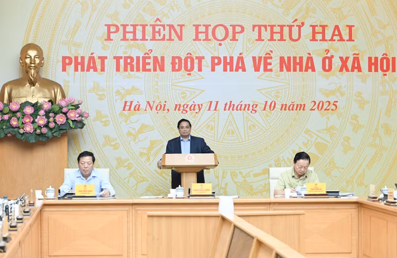 Prime Minister Pham Minh Chinh speaks at the second meeting of the Central Steering Committee for Housing Policy and Real Estate Market in Ha Noi on October 11, 2025. (Photo: VNA)