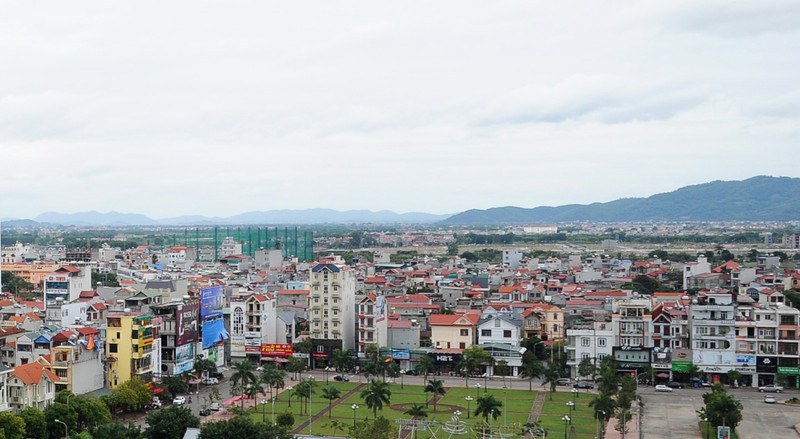 Located 18 km south of the former Bac Giang City, Vinh Nghiem Pagoda sits on a low hill, backed by the Co Tien mountain range and facing the confluence of the Thuong and Luc Nam rivers at the gateway to the Yen Tu mountains. (Photo: Tran Hai)