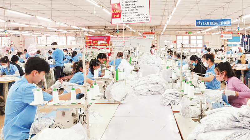 Garment production for export at Hoa Tho Textile and Garment Joint Stock Corporation.