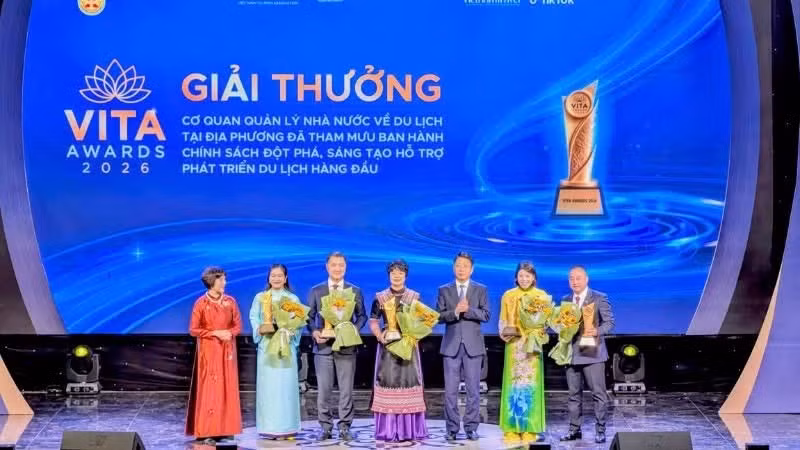 At the award ceremony (Photo: NDO)