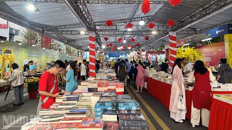 Scene from Ho Chi Minh City’s Tet Book Street Festival 2025. (Photo: Linh Bao)