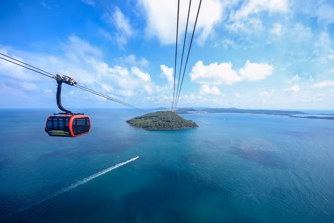 Experience the world’s longest 3-wire cable car - an unique masterpiece on the Pearl Island. (Photo: Sun Group)