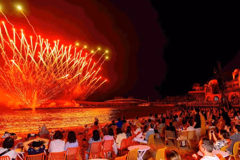 Spectacular fireworks displays illuminate the night sky of Phu Quoc (Photo: Sun Group)