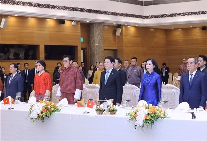 At the banquet in Ha Noi on August 19. (Photo: VNA)