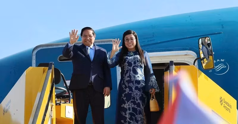Prime Minister Pham Minh Chinh and his spouse leave Stockholm on June 13 afternoon (local time), concluding their official visit to Sweden. (Photo: VNA)