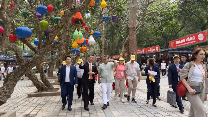 Delegation participating in the programme (Photo: VNA)