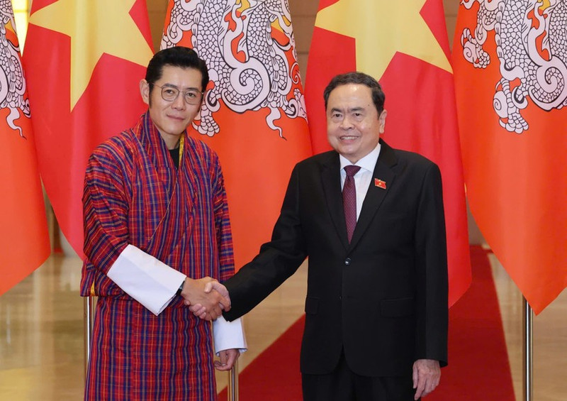 National Assembly Chairman Tran Thanh Man (R) and King of Bhutan Jigme Khesar Namgyel Wangchuck. (Photo: NDO)