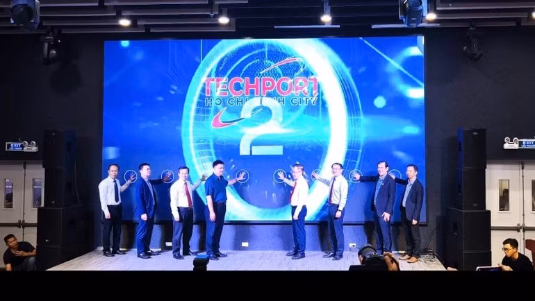 Delegates at the launch of the new version of Ho Chi Minh City technology exchange platform. (Photo: NDO)