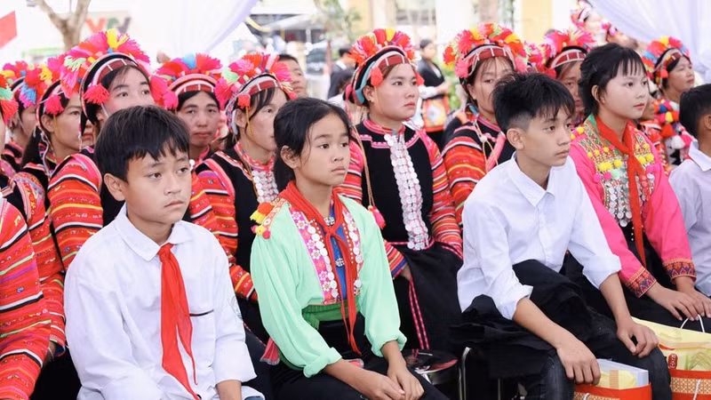 Students and local residents attend the groundbreaking ceremony at Hua Bum Inter-level Boarding School, Lai Chau Province (Photo: Ministry of Education and Training).