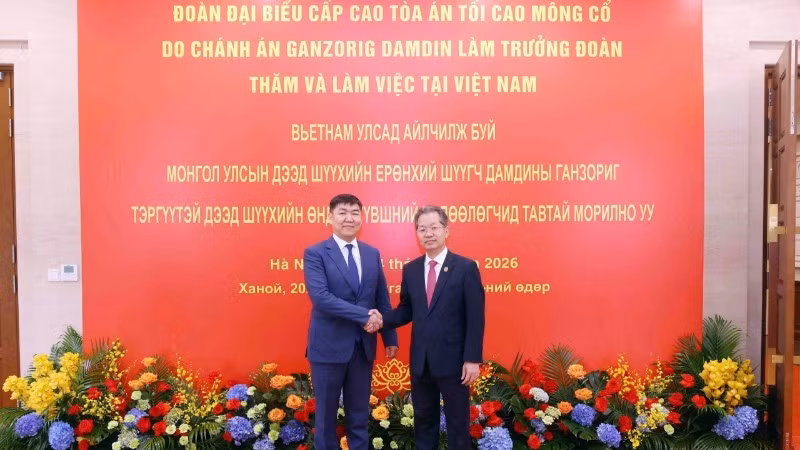 The Chief Justice of the Supreme People’s Court of Viet Nam welcomes the visit of the high-level delegation from the Supreme Court of Mongolia.