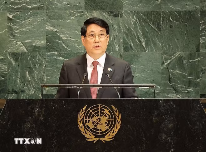 State President Luong Cuong speaks at the High-Level General Debate of the 80th Session of the United Nations General Assembly (UNGA 80) in New York, the US. (Photo: VNA)