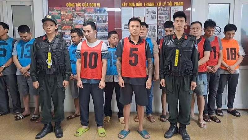 The ring producing, storing and illegally trading military weapons, led by Ngo Quang Vy, is dismantled.