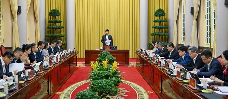 State President Luong Cuong chairs a meeting with the Presidential Office on December 31 to review its December performance and set key duties for January 2026. (Photo: qdnd.vn)