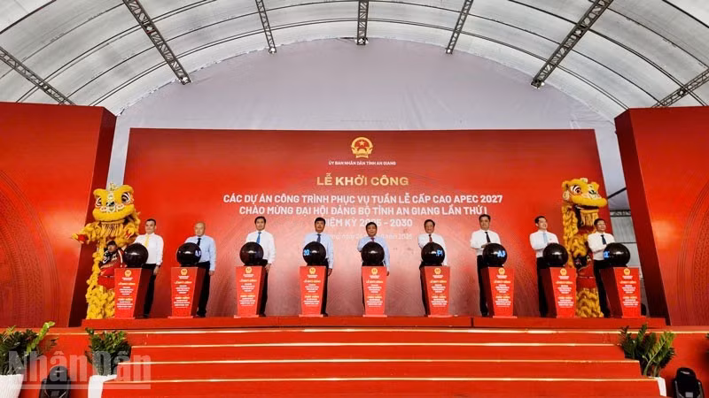 Delegates attend the groundbreaking ceremony for the 10 projects.