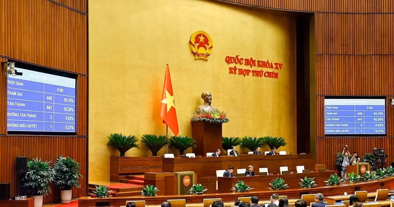 With 441 out of 445 lawmakers voting in favour, the Law on Digital Technology Industry is adopted (Photo: VNA)