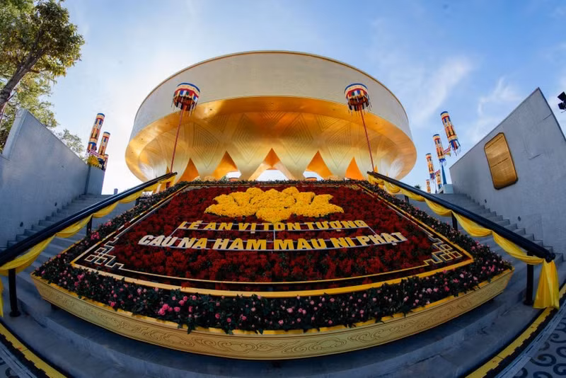 The enshrinement ceremony of the Konagamana Buddha Statue at Ba Den Mountain (Photo: Sun Group)