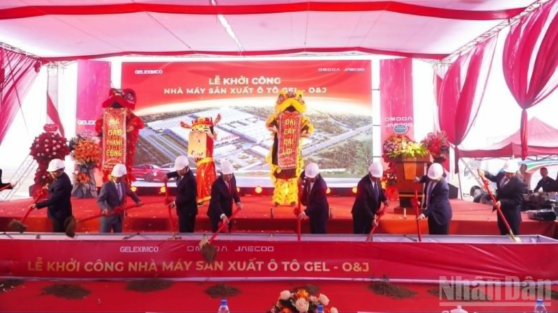 Delegates perform the groundbreaking ceremony for the automobile manufacturing plant project with a total investment of 319 million USD.