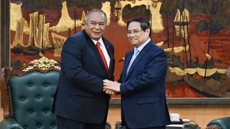 Prime Minister Pham Minh Chinh (R) receives Minister of Foreign Affairs and Cooperation of Timor-Leste Bendito dos Santos Freitas in Ha Noi on September 16, 2025. (Photo: NDO)